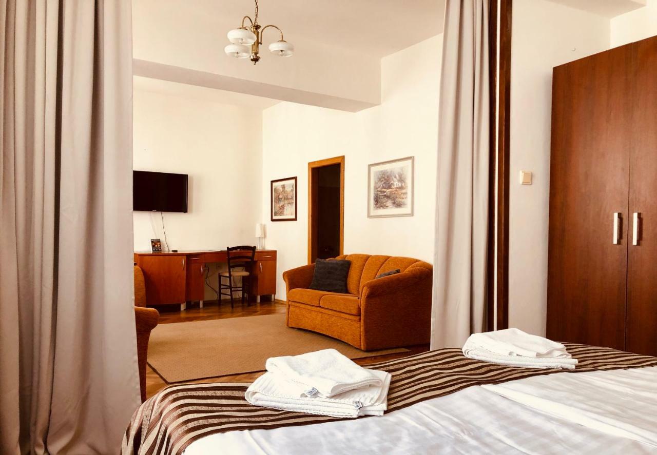 Hotel & Penzion Grand Matej Banská Štiavnica Eksteriør bilde