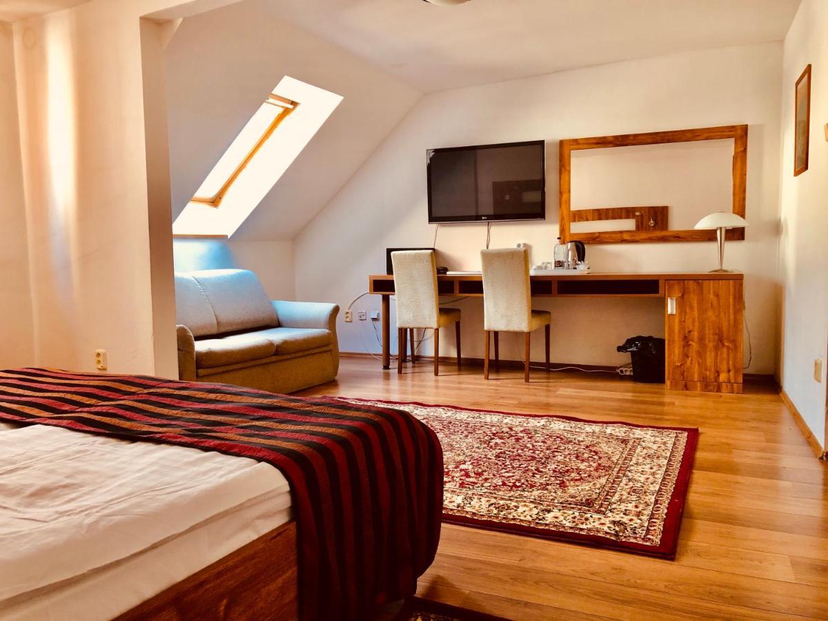 Hotel & Penzion Grand Matej Banská Štiavnica Eksteriør bilde