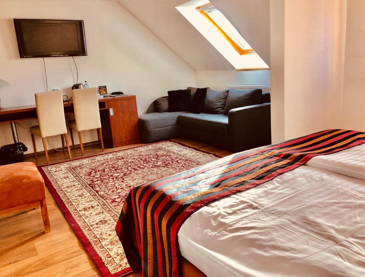 Hotel & Penzion Grand Matej Banská Štiavnica Eksteriør bilde
