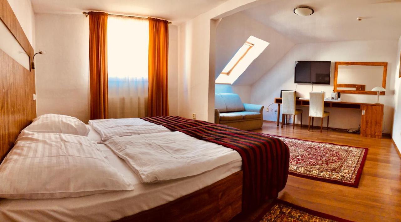 Hotel & Penzion Grand Matej Banská Štiavnica Eksteriør bilde